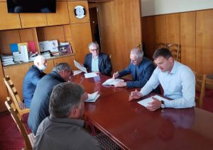 Semnarea contractelor prin achiziția de valoare mică privind reparația drumurilor