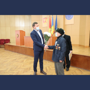 Veteran de război din orașul Cimișlia omagiat la cei 100 de ani de Consiliul Raional Cimișlia