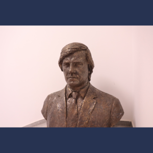 Bustul lui Nicolae Dabija donat Muzeului Raional de Istorie, Etnografie și Artă Cimișlia